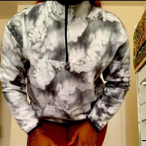 Black pullover tie-dye sweatshirt
